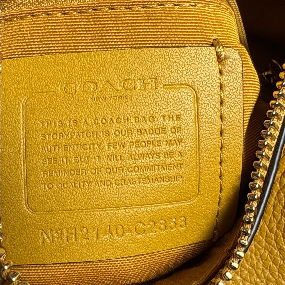 Coach bag NWT in a bright mustard color. Great purse for all seasons - Picture 9 of 9